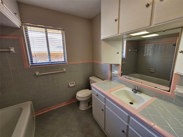 1016 Indian Creek Trail, Dallas, TX 75241