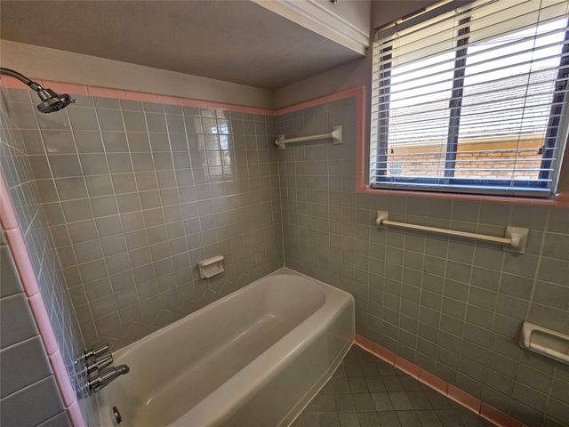 1016 Indian Creek Trail, Dallas, TX 75241