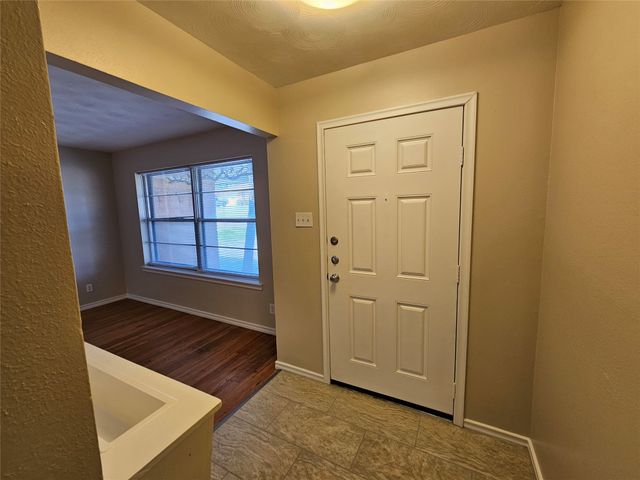 1016 Indian Creek Trail, Dallas, TX 75241