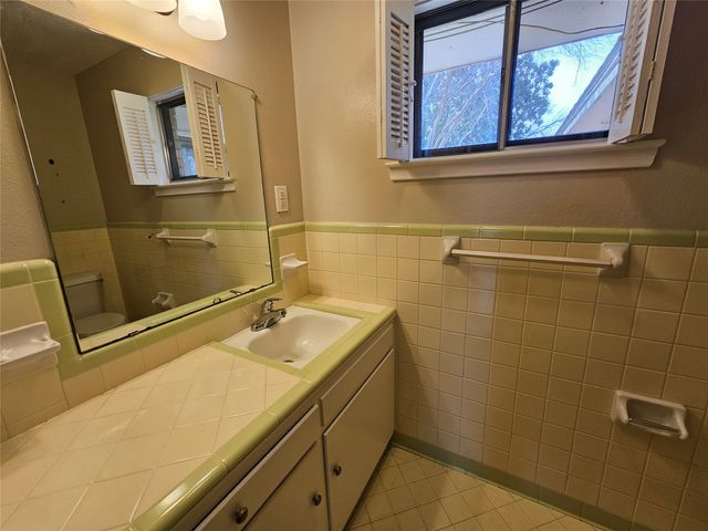 1016 Indian Creek Trail, Dallas, TX 75241