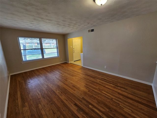 1016 Indian Creek Trail, Dallas, TX 75241