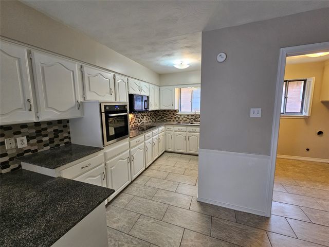 1016 Indian Creek Trail, Dallas, TX 75241