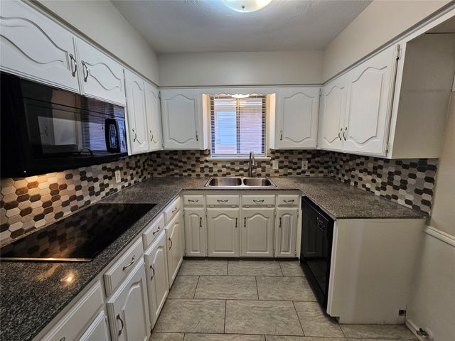 1016 Indian Creek Trail, Dallas, TX 75241