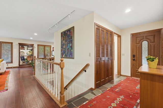 1527 E Windemere Circle NE, Fridley, MN 55421