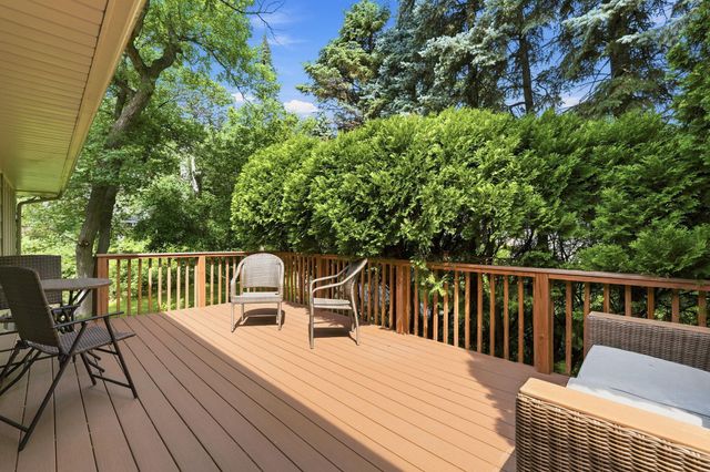 1527 E Windemere Circle NE, Fridley, MN 55421