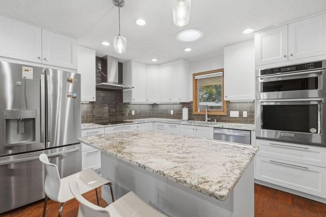 1527 E Windemere Circle NE, Fridley, MN 55421