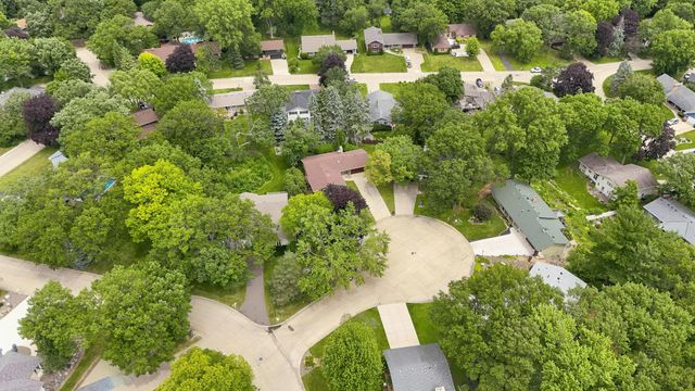 1527 E Windemere Circle NE, Fridley, MN 55421