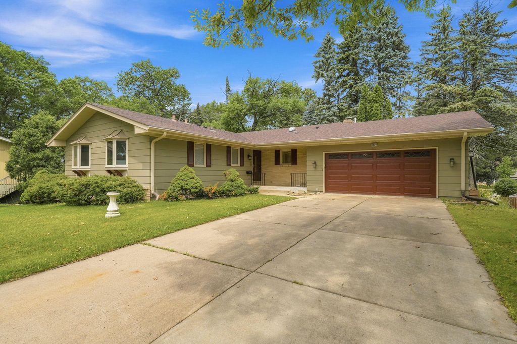 1527 E Windemere Circle NE, Fridley, MN 55421