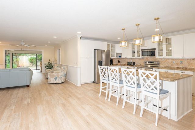 2918 SE Fairway W 13, Stuart, FL 34997