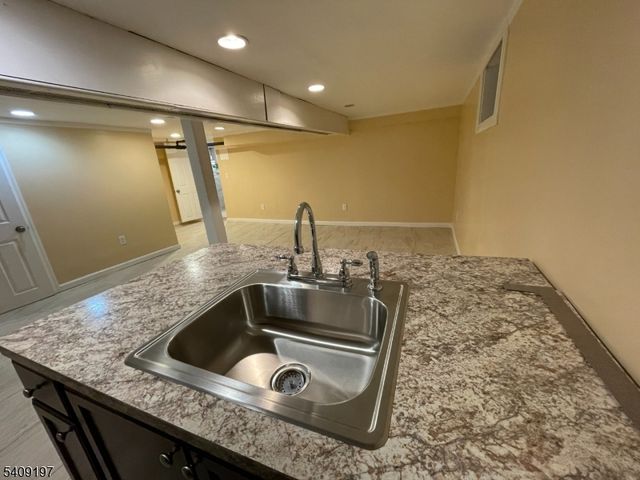 25 Bayview Ave, Newark City, NJ 07112