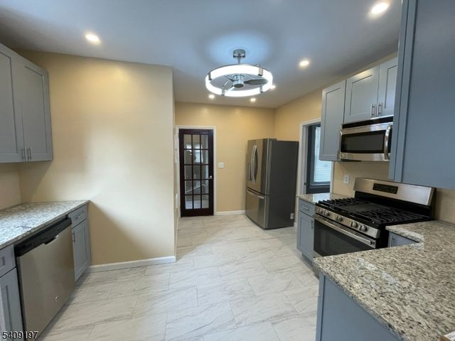 25 Bayview Ave, Newark City, NJ 07112