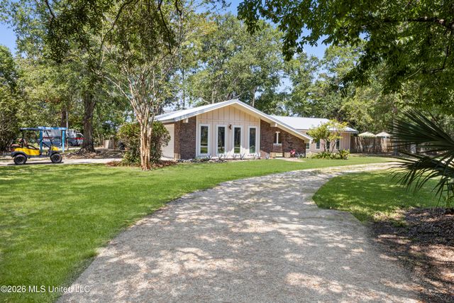 1407 Nicholson Avenue, Waveland, MS 39576