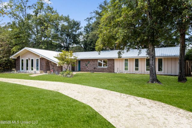 1407 Nicholson Avenue, Waveland, MS 39576