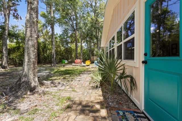 1407 Nicholson Avenue, Waveland, MS 39576