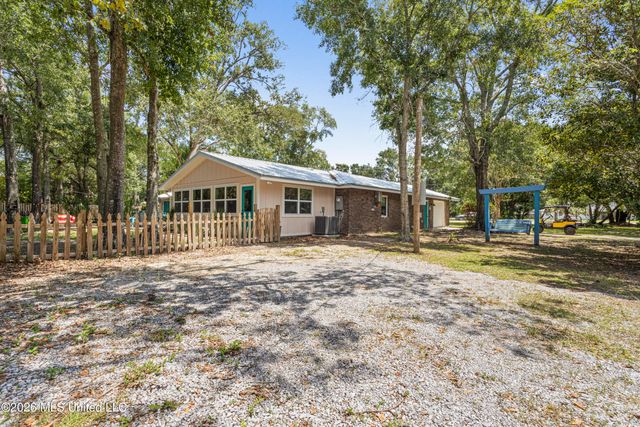 1407 Nicholson Avenue, Waveland, MS 39576