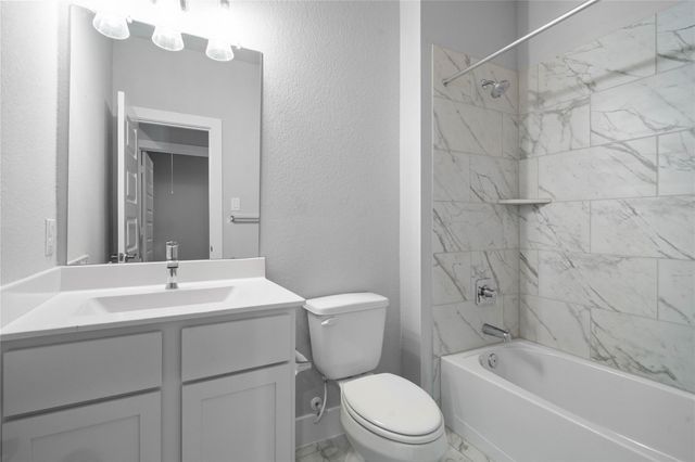 425 Piney Rocks Lane, Waller, TX 77484