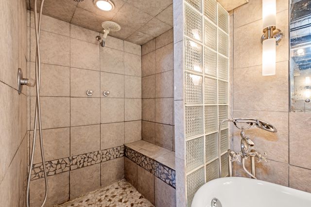 1815 AVENUE E, Council Bluffs, IA 51501