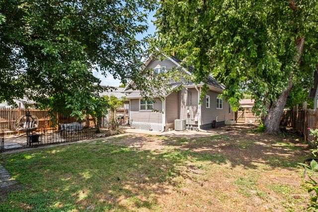 1815 AVENUE E, Council Bluffs, IA 51501