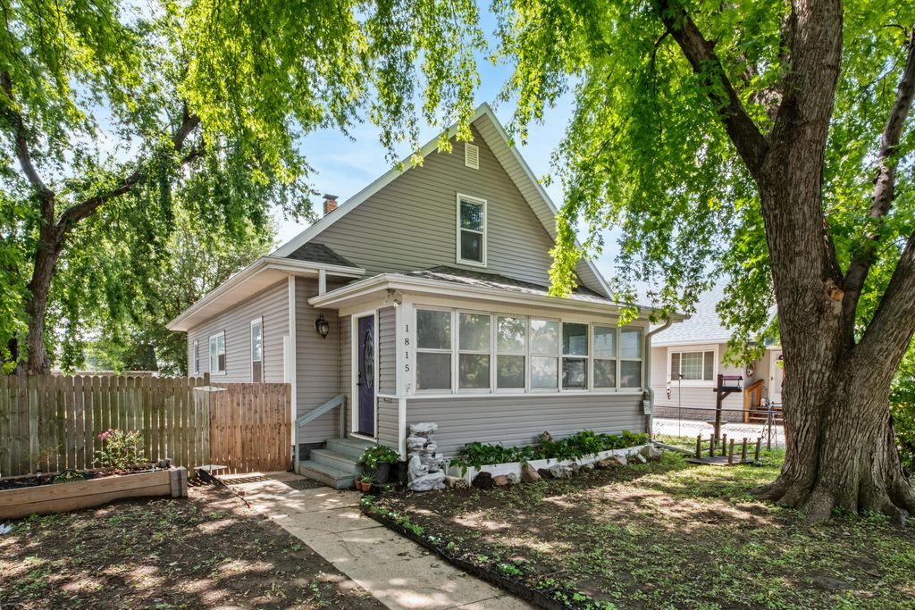 1815 AVENUE E, Council Bluffs, IA 51501