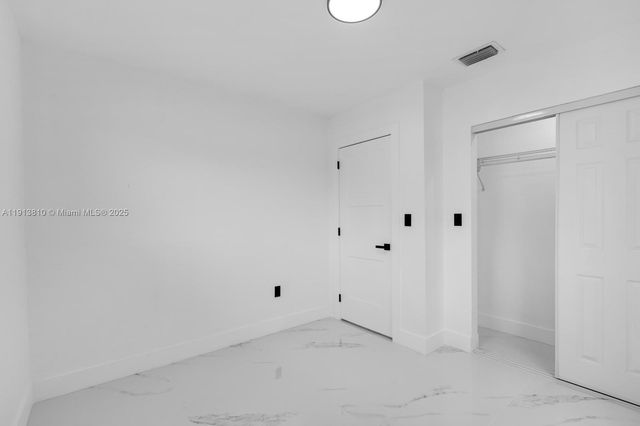 1041 NW 199th St, Miami Gardens, FL 33169