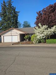 1619 NW Nut Tree Dr, Salem, OR 97304