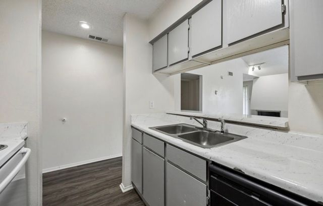 6050 Melody Lane, Dallas, TX 75231