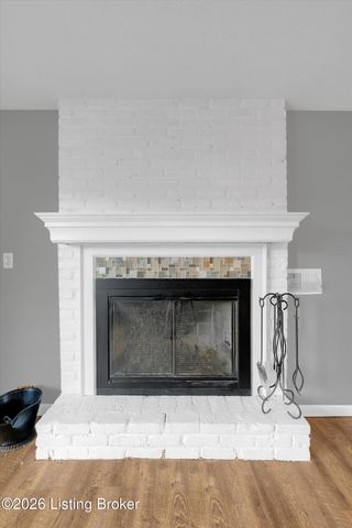7907 Brynwood Ln, Louisville, KY 40291