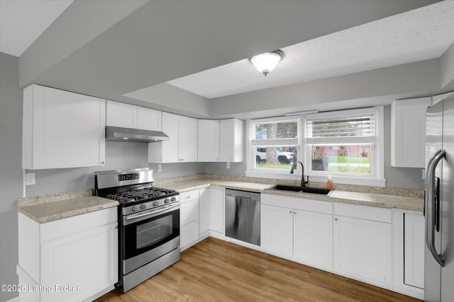 7907 Brynwood Ln, Louisville, KY 40291