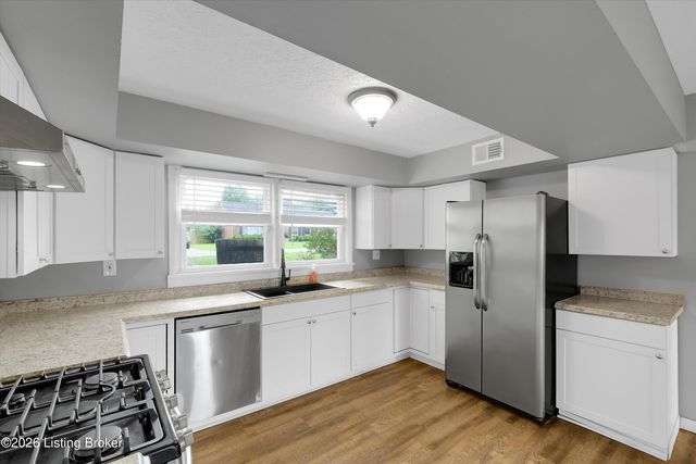 7907 Brynwood Ln, Louisville, KY 40291