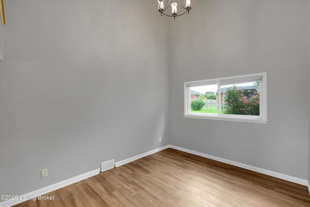 7907 Brynwood Ln, Louisville, KY 40291