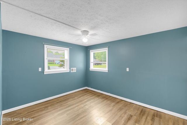 7907 Brynwood Ln, Louisville, KY 40291