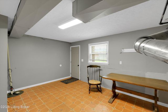 7907 Brynwood Ln, Louisville, KY 40291