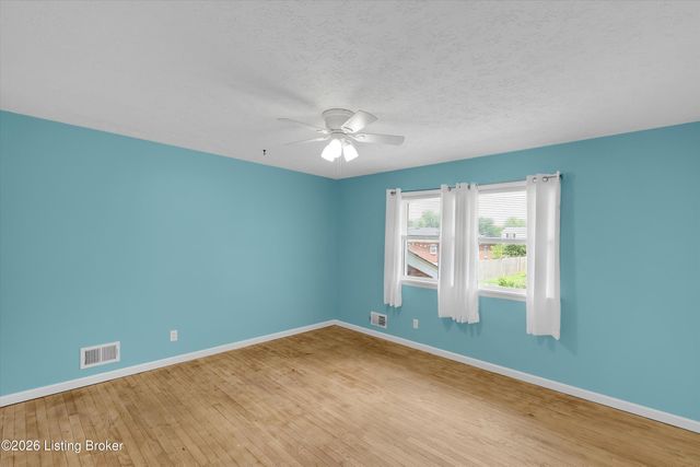 7907 Brynwood Ln, Louisville, KY 40291