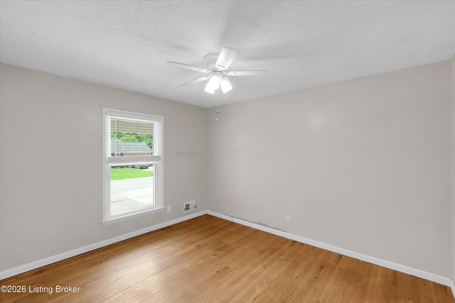 7907 Brynwood Ln, Louisville, KY 40291