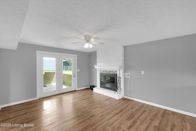 7907 Brynwood Ln, Louisville, KY 40291