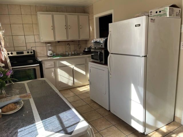 1207 N HYDRAULIC ST, Wichita, KS 67214