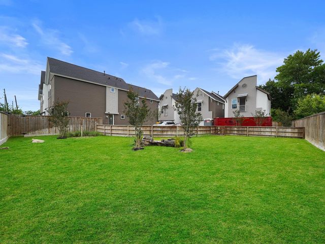 7504 Carver Road B, Houston, TX 77088