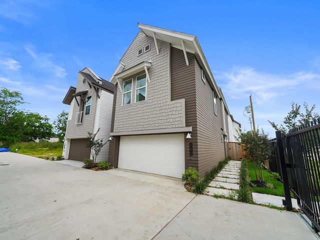 7504 Carver Road B, Houston, TX 77088