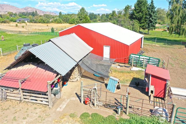 79 Duck Lake Road, Omak, WA 98841