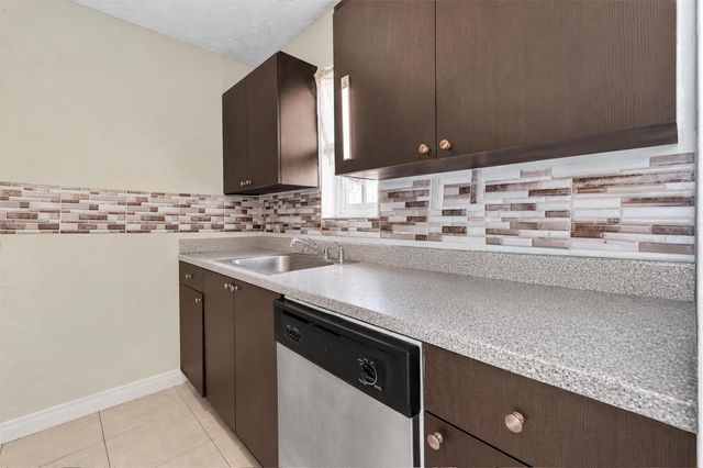2743 NW 2nd Street, Boynton Beach, FL 33435