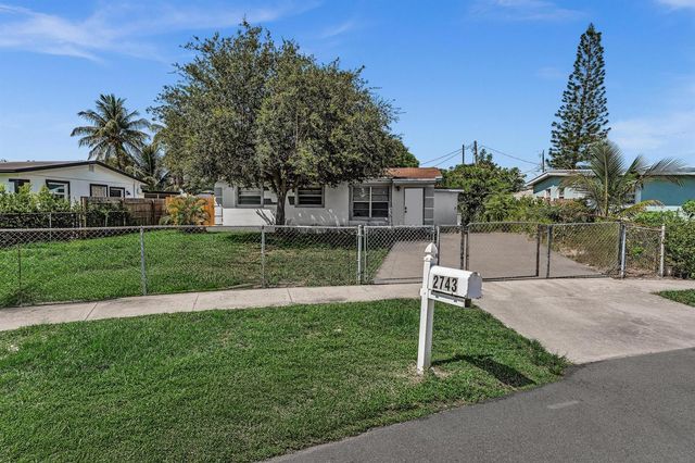 2743 NW 2nd Street, Boynton Beach, FL 33435