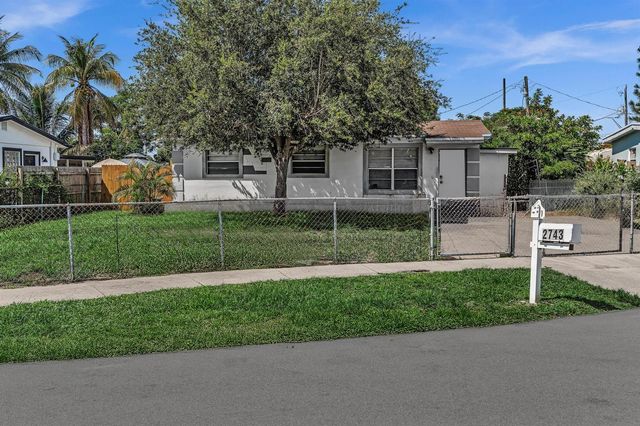 2743 NW 2nd Street, Boynton Beach, FL 33435