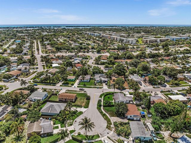 2743 NW 2nd Street, Boynton Beach, FL 33435