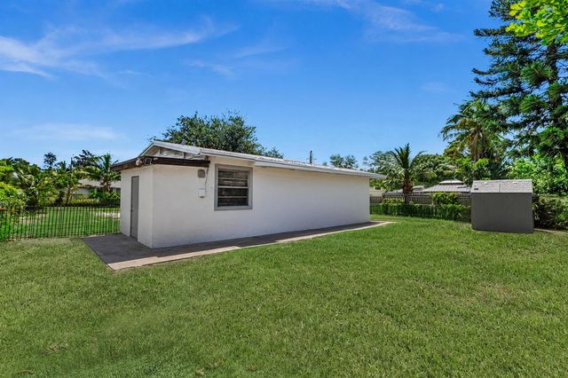 2743 NW 2nd Street, Boynton Beach, FL 33435