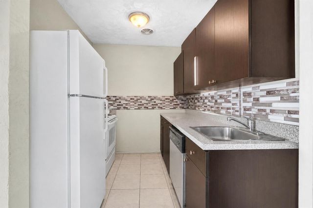 2743 NW 2nd Street, Boynton Beach, FL 33435