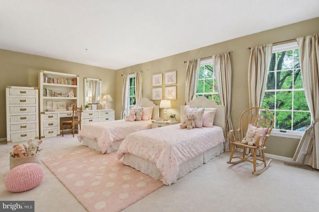 Image 15 of property listing at 12634 GRANITE RIDGE DR, North Potomac, MD 20878