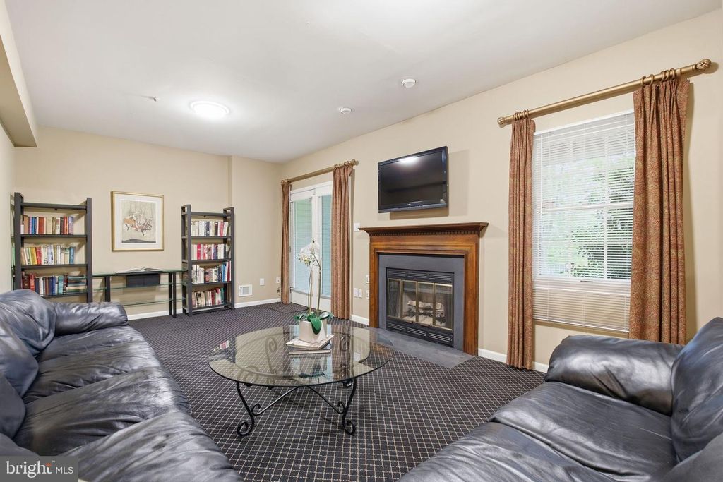 Image 18 of property listing at 12634 GRANITE RIDGE DR, North Potomac, MD 20878
