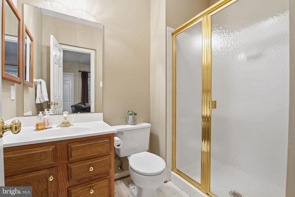 Image 19 of property listing at 12634 GRANITE RIDGE DR, North Potomac, MD 20878