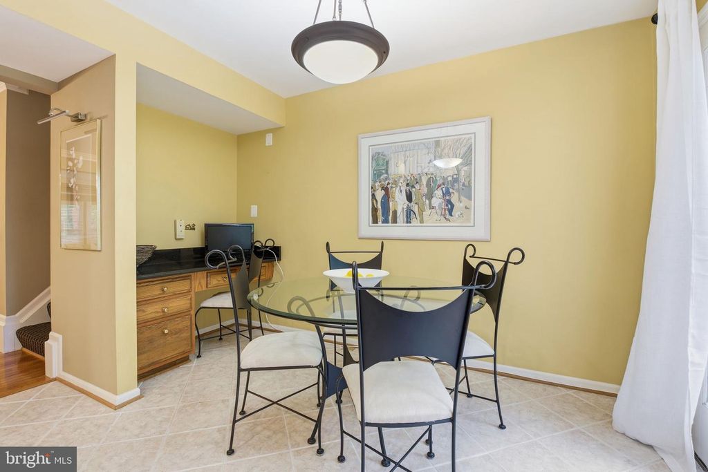 Image 7 of property listing at 12634 GRANITE RIDGE DR, North Potomac, MD 20878