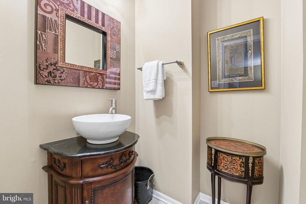 Image 9 of property listing at 12634 GRANITE RIDGE DR, North Potomac, MD 20878